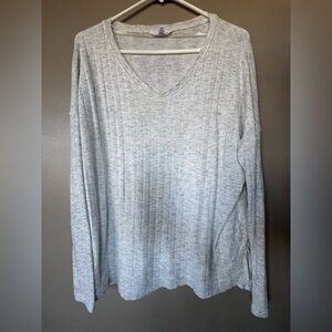 Women’s Time and Tru Light Gray Knit Top V Neck Ribbed Long Sleeve 4-6 Small S